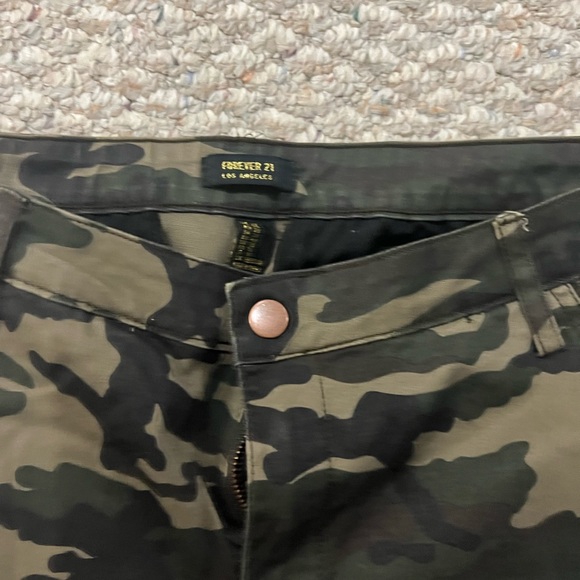 Forever 21 army pants size 28 - Picture 2 of 3